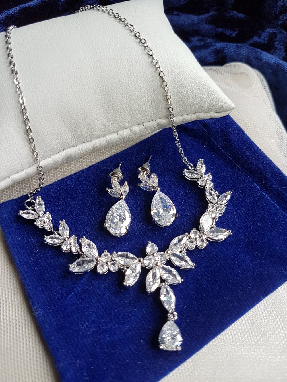 Swarovski Elements Platinum Marquis Teardrop Leaf Chain Necklace & Earrings SET - Picture 4 of 14